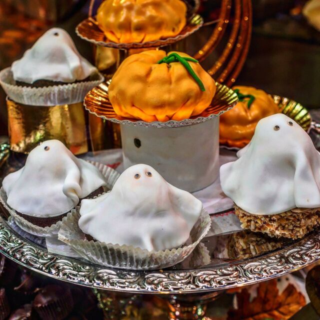 Joyeux Halloween! 🎃👻

Aujourd’hui vous avez l’autorisation de manger des bonbons sans modération 🤭

Réservez votre Candybar sur Lyon & ses alentours ! L’animation préférée des petits (et surtout des grands). Prise de contact rapide via DM ou Mycandybar.fr 🤍🍩

•ignore these hashtags•
#candybar #evenementiel #candy #chocolate #aesthetic #goldenhour #birthday #wedding #decoration #genderreveal #genderrevealdecorations #weddingdecor #birthdaydecoration #candycart #halloween #eventplanner #eventdesign #photobooth #lyonevent #marshmallow #cookies #sweets #lyondecoration #cutedecor #party #partyideas #partydecorations #eventorganizer