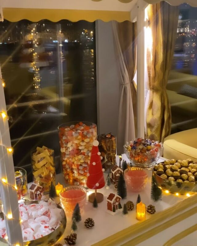 Petit throwback de ce magnifique événement sur péniche ! 🎄🍫

Réservez votre Candybar sur Lyon & ses alentours ! L’animation préférée des petits (et surtout des grands). Prise de contact rapide via DM ou Mycandybar.fr 🤍🍩

#candybar #croisieurope #evenement #christmas #fetedenoel #2024 #lyonmaville #lyonfood