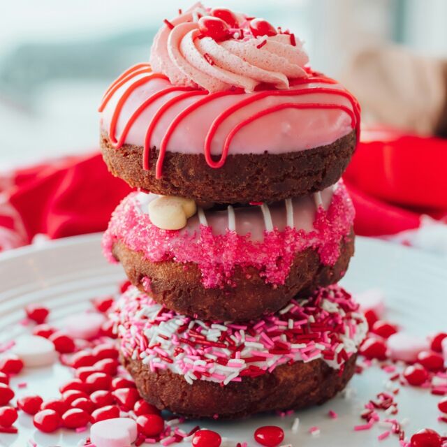 💕 Belle fête de l’amour à vous toutes et tous ! Savourez chaque instant de cette journée, aujourd’hui c’est chocolat à volonté !! 🍫🍩💝 

Ajoutez une touche de sucrée à votre romance avec Mycandybar ❤️

Réservez votre Candybar sur Lyon & ses alentours ! L’animation préférée des petits (et surtout des grands). Prise de contact rapide via DM ou Mycandybar.fr 🤍🍩

#saintvalentinlyon #lovelyon #lyon #lyonevent #lyonevenement #lyondecoration